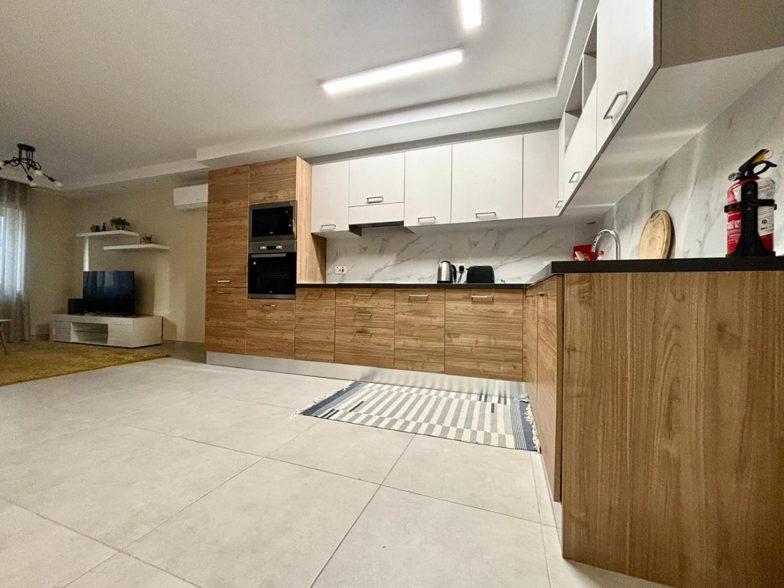 Apartment Stylish 2 Bedroom In *